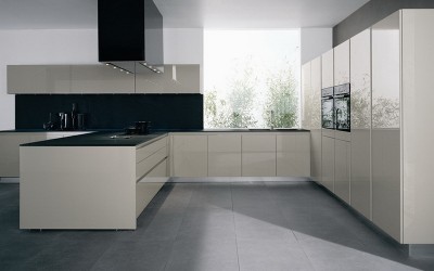 Светлая кухня из мдф