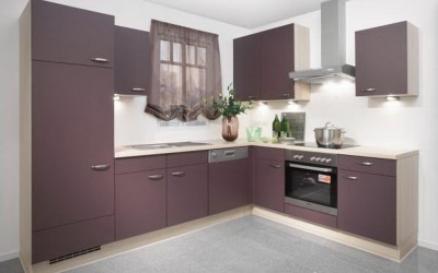 Угловая кухня из мдф со светлой столешницей