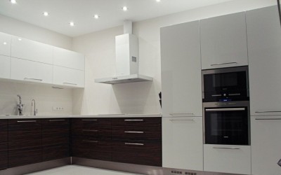 Белая кухня из лдсп угловая