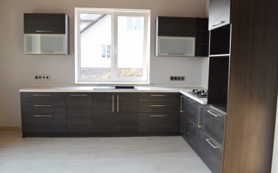 Угловая кухня из ЛДСП EGGER Дуб Кортина Черный