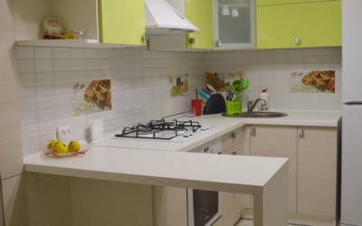 Небольшая угловая кухня